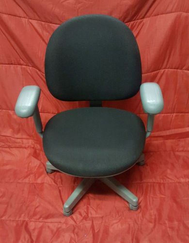The Viretti 2000 Collection Task Office Chair, Adjustable