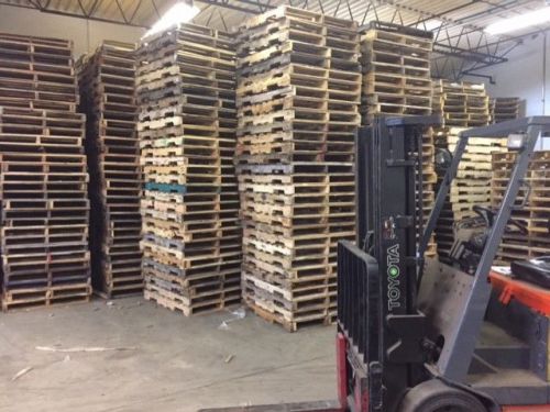 48x40&#034; Used in good condition Pallets