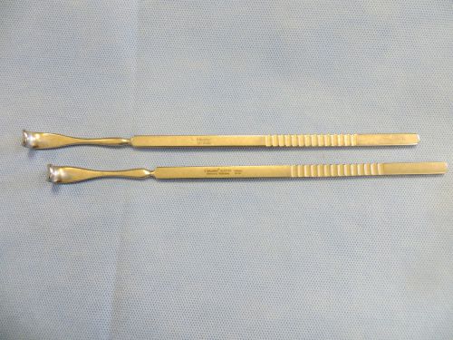 LOT OF 2 V. Mueller SU3730 Vein Retractors 10mm W, 23.5cm