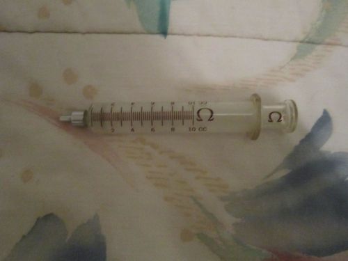 VINTAGE GLASS LIVESTOCK SYRINGE - 10CC&#039;S