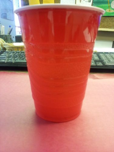 18 OUNCE RED PLASTIC PARTY DRINK/COKE CUP ( 240 CUPS PER PACK ) USA MADE