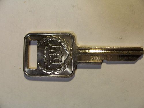 1 GM CADILLAC LOGO CREST NOS  B50 C   BRIGGS &amp; STRATTON   KEY BLANK   UNCUT