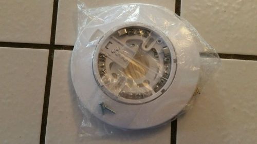 THORN   ADDRESSABLE SMOKE DETECTOR SERIES 550 BASE 920095  - NEW