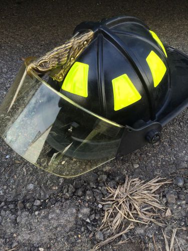 Carins 1044 Firefigher Helmet