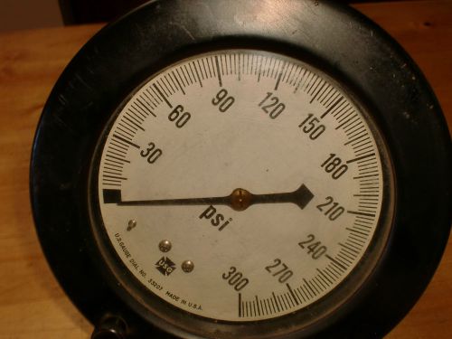 300 PSI US Gauge Dial No 33207 Rear Connect Pressure Gauge