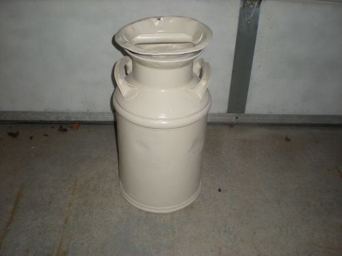 Vintage  5 Gallon Metal Milk/Creamer Can w/Lid- Dairy -Great Decor