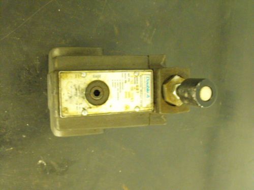 Double A Hydraulic Control Valve, Model B-06-3M-10A4