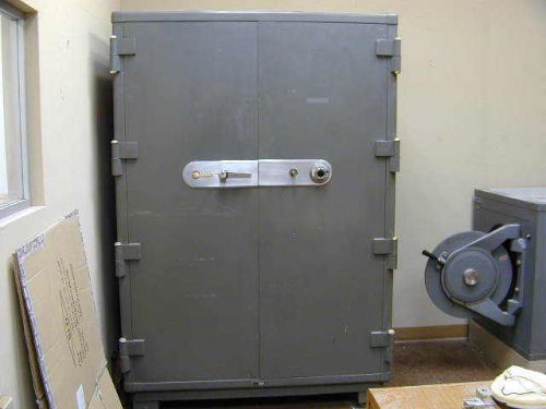 MOSLER  DOUBLE DOOR SAFE  JEWELRY SAFE GUN SAFE