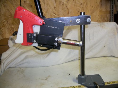 DENNISON POWER MOUNT TAGGING UNIT