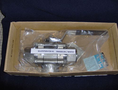 SS-67XTS24-F24  NEW  3 WAY 1-1/2&#034; BALL VALVE