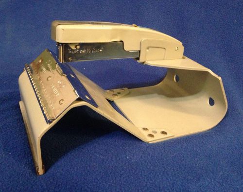 Swingline 615 Saddle Stapler for Center Stitch 25 Sheet Capacity, EUC!