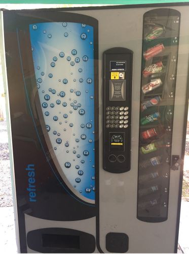 CAN/BOTTLE VENDING MACHINE CB700-G1 Model 3502 *EXCELLENT CONDITION*