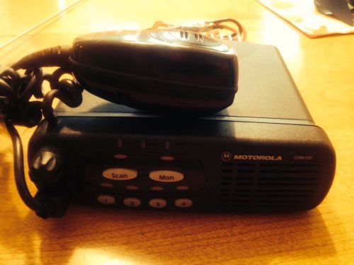 Motorola CDM750 AAM25KKC9AA1AN  w/ microphone and aerial