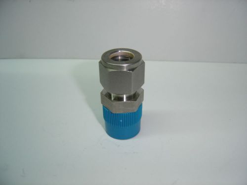 SWAGELOK SS-810-1-8 CONNECTOR 1/2&#034; OD TUBE X 1/2&#034; MALE NPT NEW NO BOX