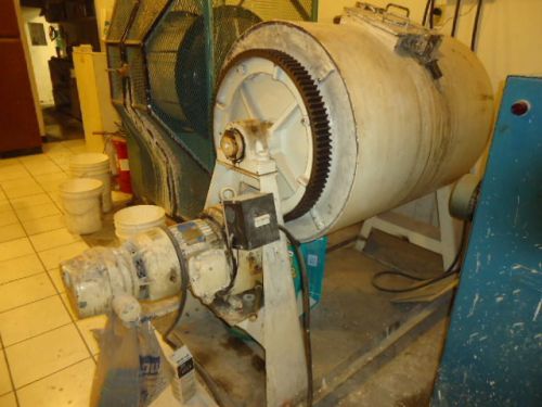 Horizontal mixing tank 38&#034; length x 32&#034; diameter for sale