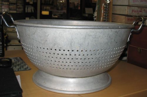 2 HANDLE WEAR EVER LARGE STRAINER # 4616 ( 16&#034; DIAMETER X 8 1/2&#034; ) COMMERCIAL