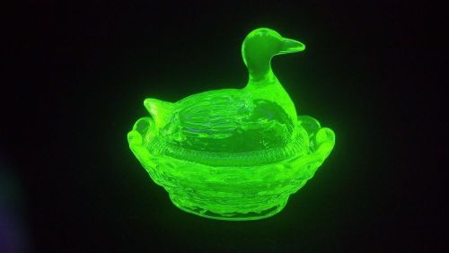 CANARY YELLOW VASELINE URANIUM DUCK / GOOSE BIRD BOYD GLASS SALT DIP GLOWS!