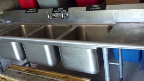 restaurant sink with spray unit