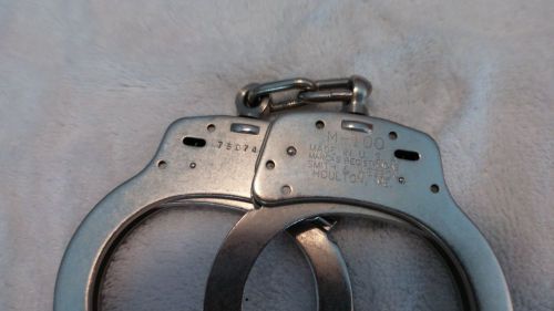 Smith &amp; Wesson Model M-100 Handcuffs