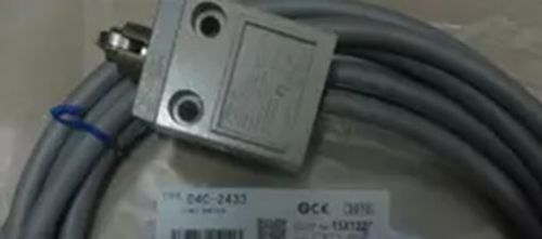 1PC New Omron D4C-2433