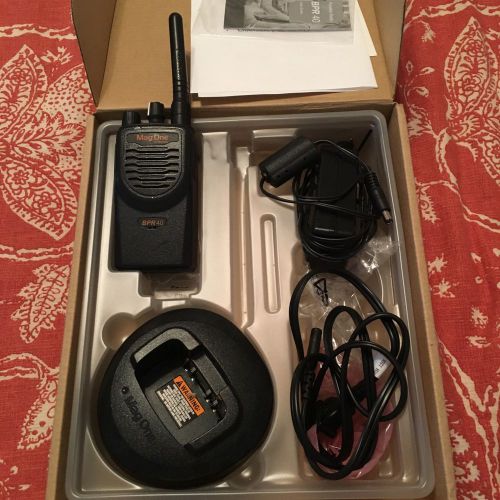 Motorola Mag One BPR40 VHF 8ch Radio w/2 Charging Docks w/ Plugs....Must Read!!!