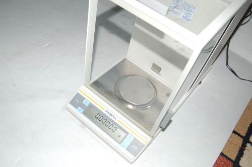 Sartorius analytical lab scale digital balance BP210D delta range 0.01 mg doors