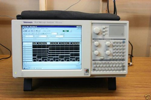 Tektronix TLA704 Logic Analyzer with TLA7L3 LA Module