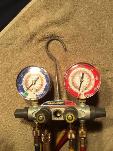 Pre-Owned Yellow Jacket Titan Manifold 4 Valve HVAC Gauges