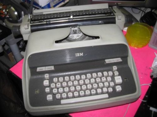 VINTAGE IBM TYPEWRITER E.T. MODEL II / 2 (EXECUTIVE?)