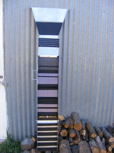 Monster Sluice 10 &#034; Sluice Box with Tom -Tom Ext- with Beach Box Matting (Nice)