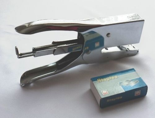 EXCELLENT QUALITY LATEST DESIGN HEAVY DUTY METAL STAPLER PLUS STAPLES.