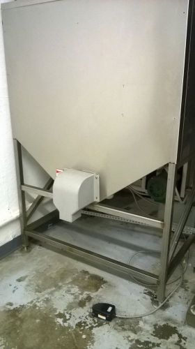 Hoshizaki HCD-1000B, 1078 lbs of Ice Storage, Ice Bagger, Foot Pedal Controlled