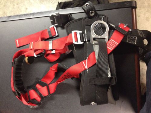 PROTECTA 1191209 Full Body Harness, M/L, 420 lb., Red/Gray - GOOD CONDIT