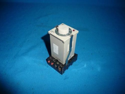 Omron H3G-8C H3G8C Timer w/ PF083A-B Socket