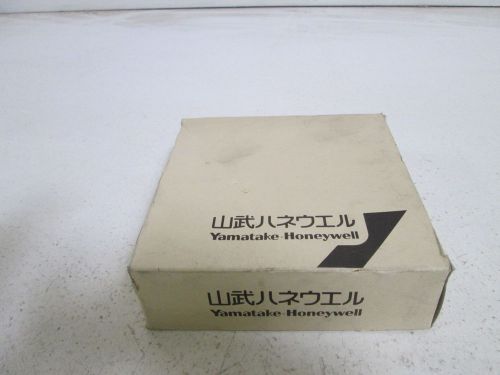 YAMATAKE-HONEYWELL PROXIMITY SWITCH FL7M-1P5D6-L10 *NEW IN BOX*
