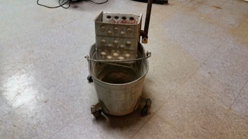 Metal Mop Bucket with Wringer