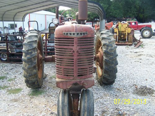 INTERNATIONAL FARMALL M TRACTOR