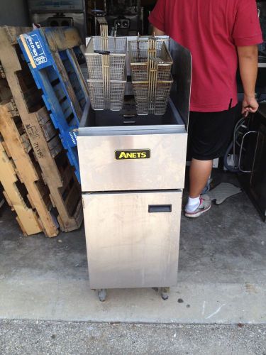 ANETS SLG40 40lb Fryer Gas 90,000 BTU Natural Gas W/ Splash Guard and Baskets