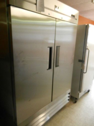 KELVINATOR KCBM48R 2 DOOR REFRIGERATOR FULLY TESTED