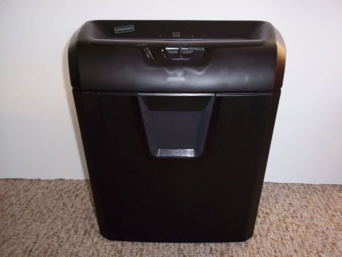 Staples 8 Sheet Cross-Cut Shredder Model SPLTXC82A