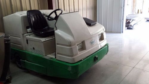 Tennant 7400 LP Ride on Scrubber Propane Floor Scrubber