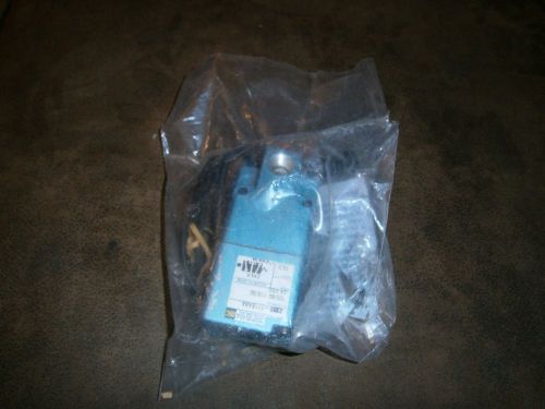 New Mac SOLENOID Valve 225-B-111 AAAA 15W 24VDC