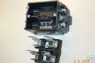 SQUARE D FSP-230 FSP 230 FSP230 2POLE 30AMP FUSE BLOCK WITH FUSE HOLDER PULLOUT