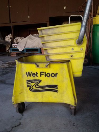 COMMERCIAL MOP BUCKET WITH WRINGER