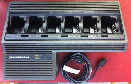 MOTOROLA NTN1177C 6 Bay Battery Charger