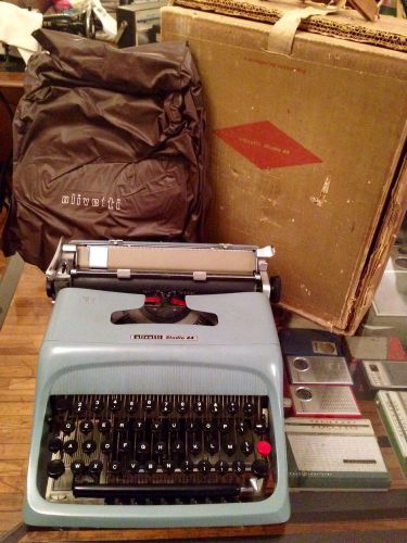 OLIVETTI STUDIO 44 CON SCATOLA ORIGINALE E CUSTODIA MACCHINA DA SCRIVERE LETTERA