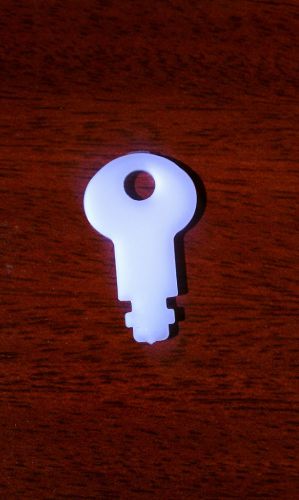 San Jamar N01 White Plastic Replacement Key for T400T Paper Towel Dispenser