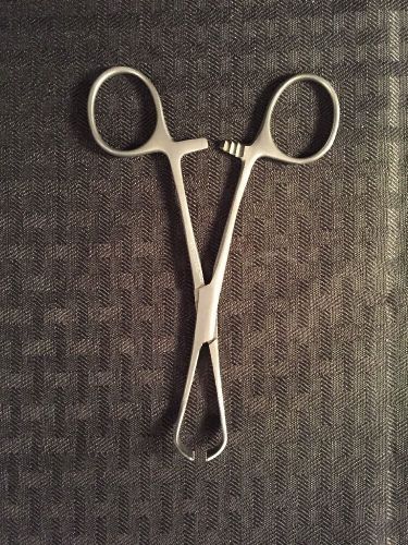 Columbia stainless towel forceps non-perforating 9x10 teeth 5.5&#034; great condition for sale