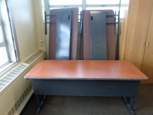 FOLDING COMPUTER TRAINING TABLES