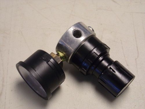 Master Pneumatic R55-1 Pneumatic Regulator 0-100 PSI Range 300 PSI Inlet R551